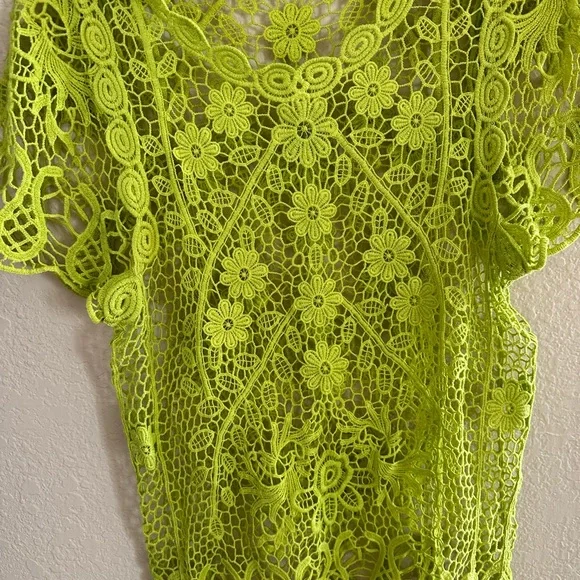 Top - Picture 2 of 2